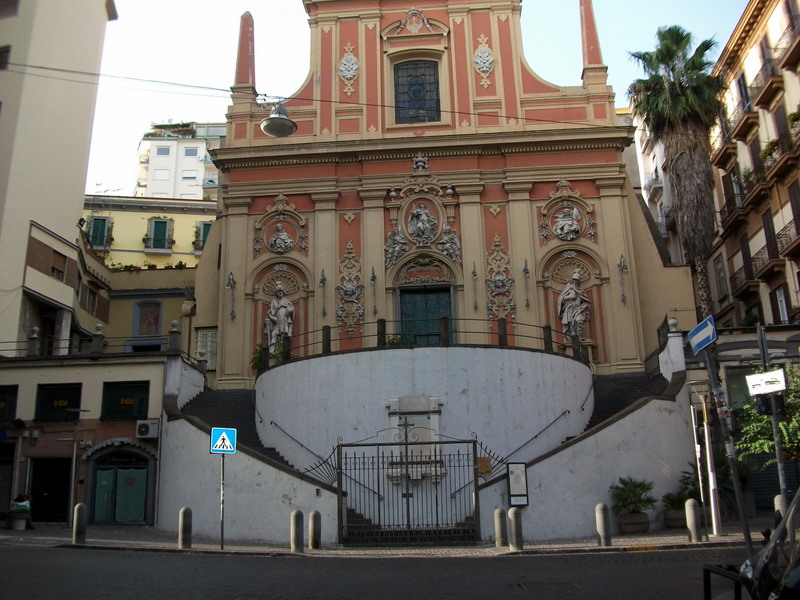  chiesa di S. Teresa a Chiaia presente a Napoli 